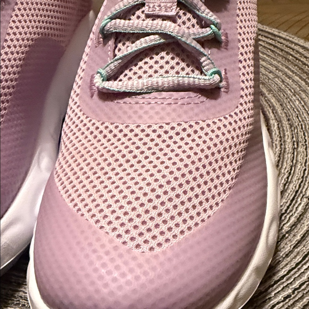 2/$20’All in motion girls Athletic Shoes girls size 5 NWT - Picture 3 of 4